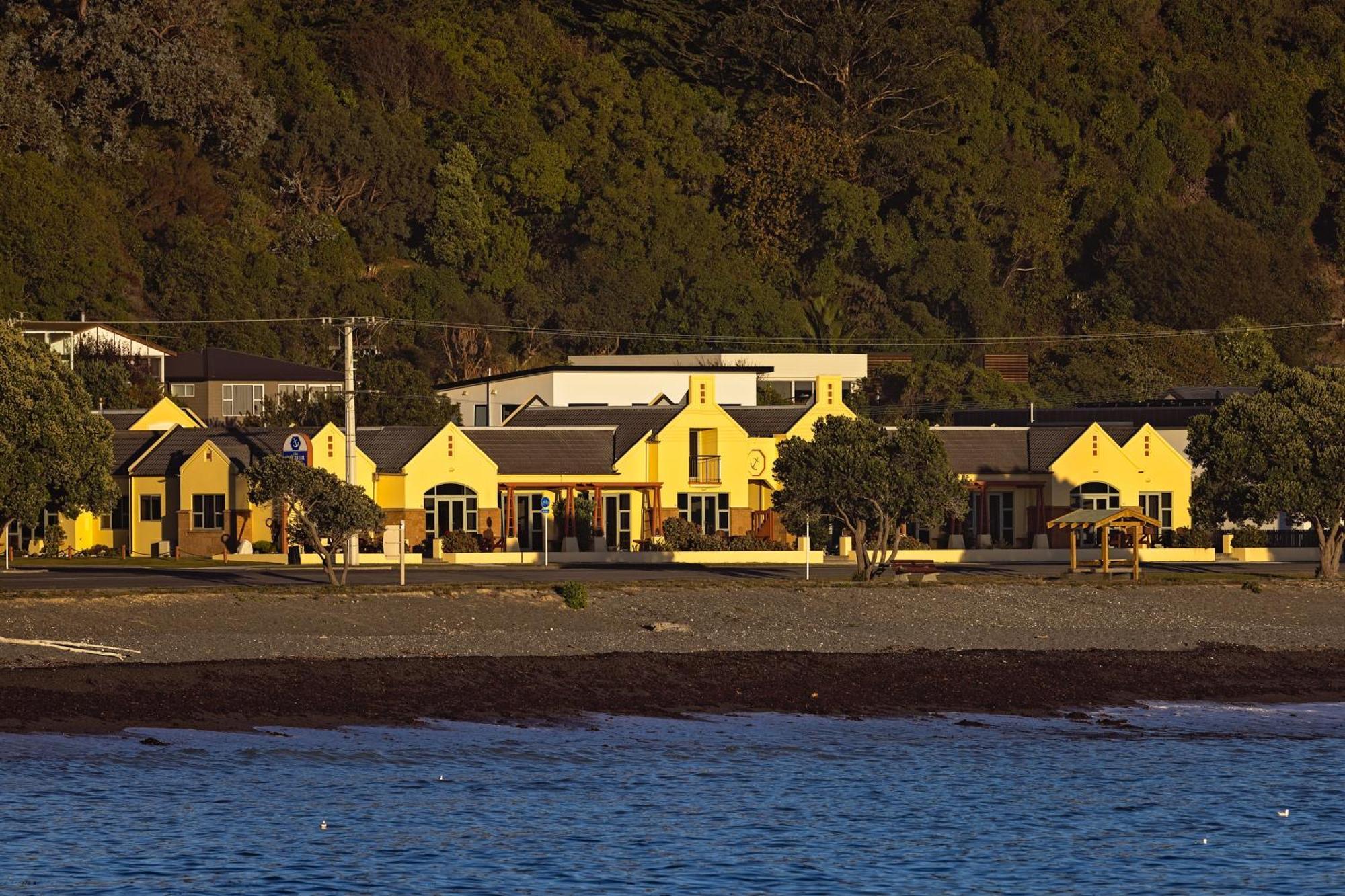 The Anchor Inn Beachfront Motel Kaikoura Bagian luar foto
